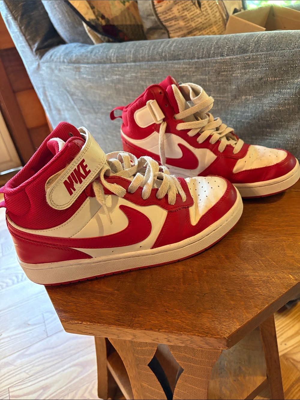 YOUTH - Nike High Top Red/ White  sneakers US 5.5Y